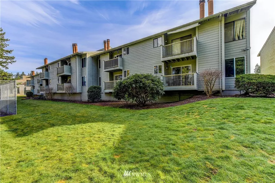 14401 SE Petrovitsky Road #F-106, Renton, WA 98058