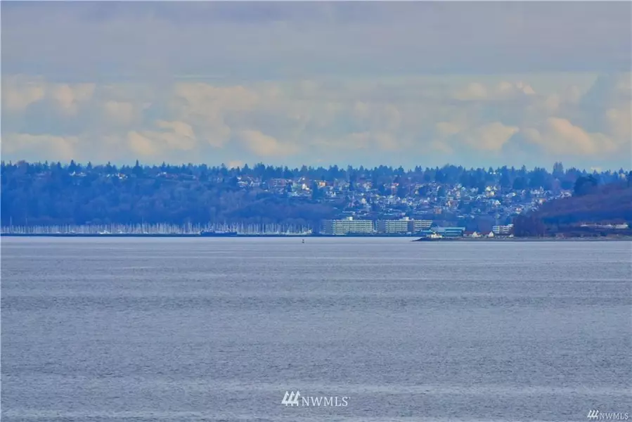 1 NE Yeomalt Point, Bainbridge Island, WA 98110