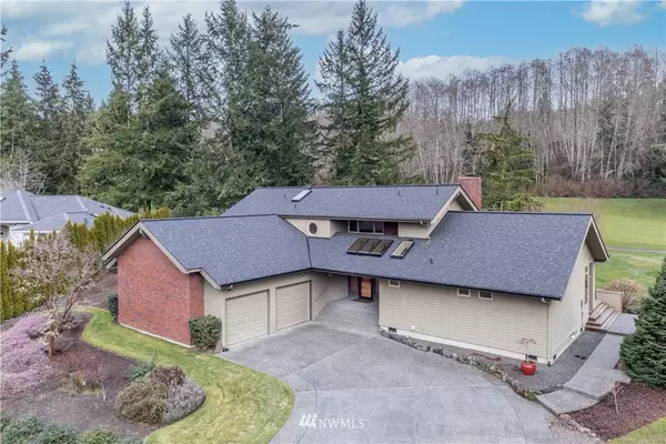 325 Cameron DR, Port Ludlow, WA 98365