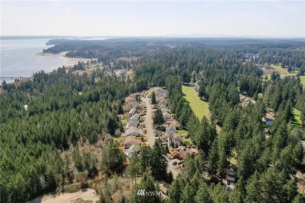 Allyn, WA 98524,211 E Rainier CT