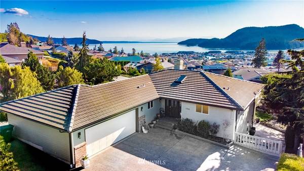 1704 Tartan PL, Anacortes, WA 98221