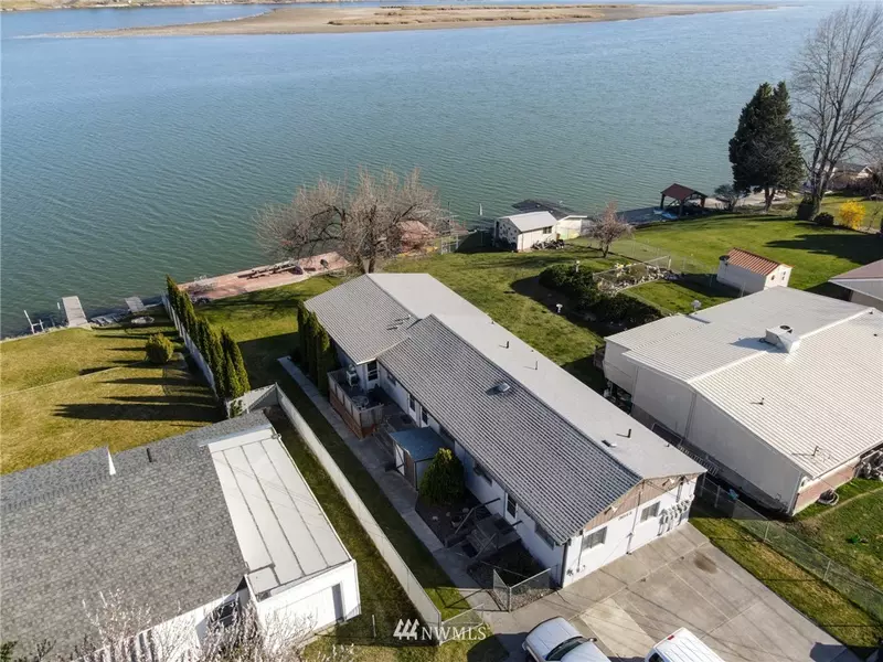 3013 W Lakeside DR, Moses Lake, WA 98837