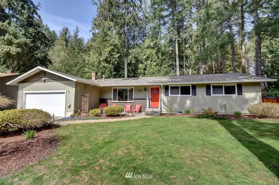 2221 Lakemoor DR SW, Olympia, WA 98512