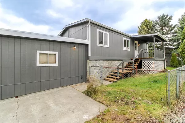 7023 140th Avenue Ct E, Sumner, WA 98390