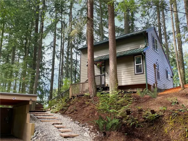 8 Loganberry LN, Bellingham, WA 98229