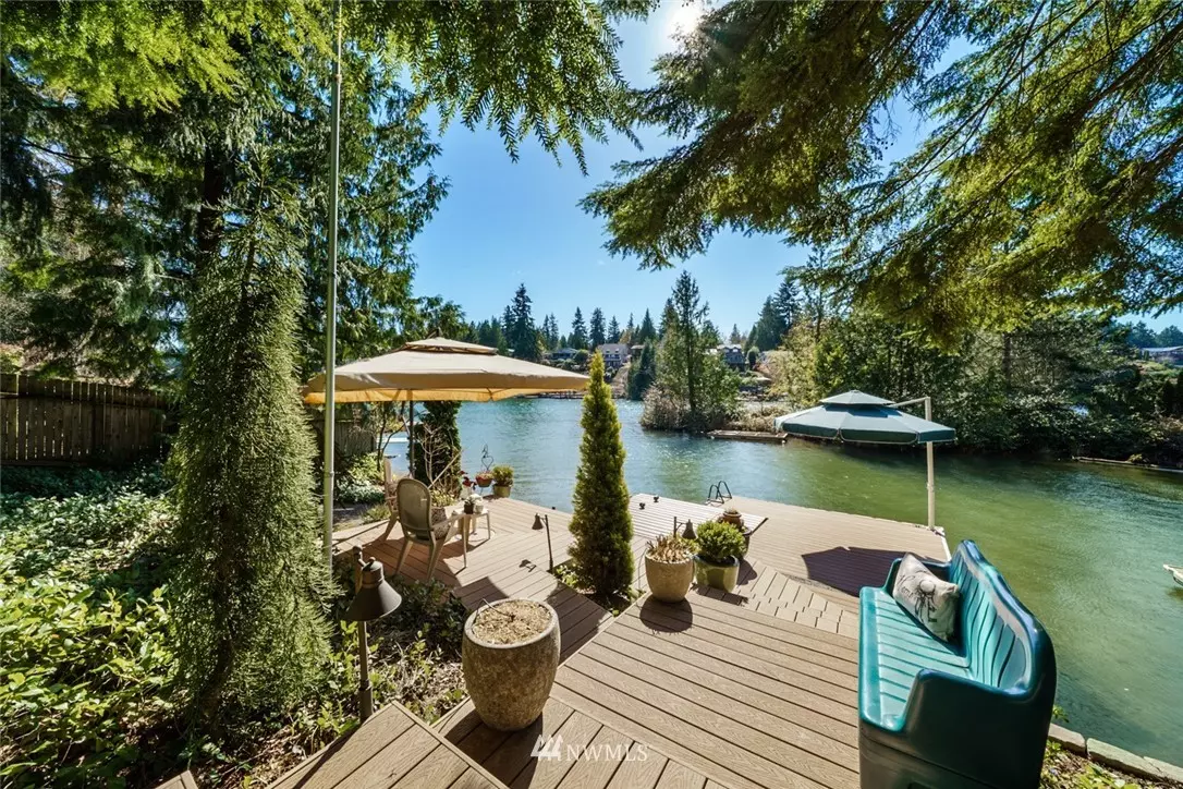 Lake Tapps, WA 98391,3402 Deer Island DR E