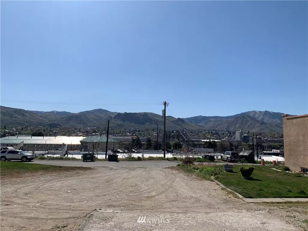 East Wenatchee, WA 98802,5 Hamilton ST