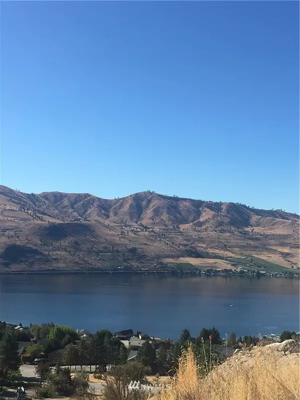 200 Pinnacle PL, Chelan, WA 98816