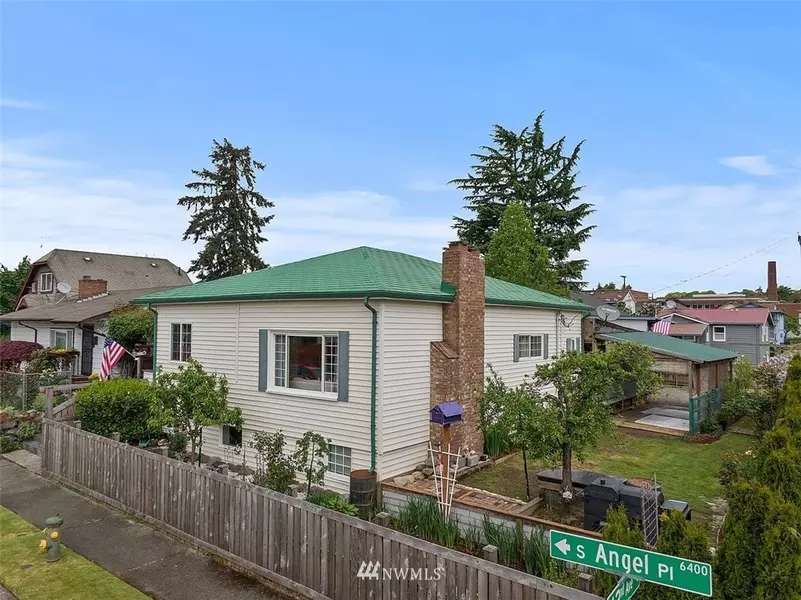 3950 S Angel Pl, Seattle, WA 98118