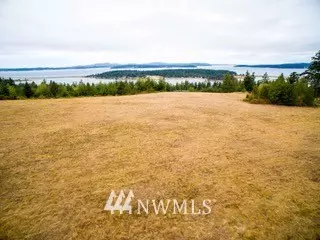 4 Dragon Run RD, Lopez Island, WA 98261