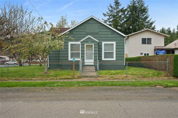 1202 Larch ST, Raymond, WA 98577