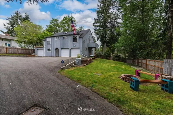 8031 McIntyre LN NE, Bremerton, WA 98311