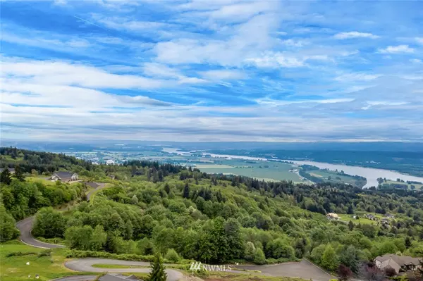 823 Varsity RD, Kalama, WA 98625