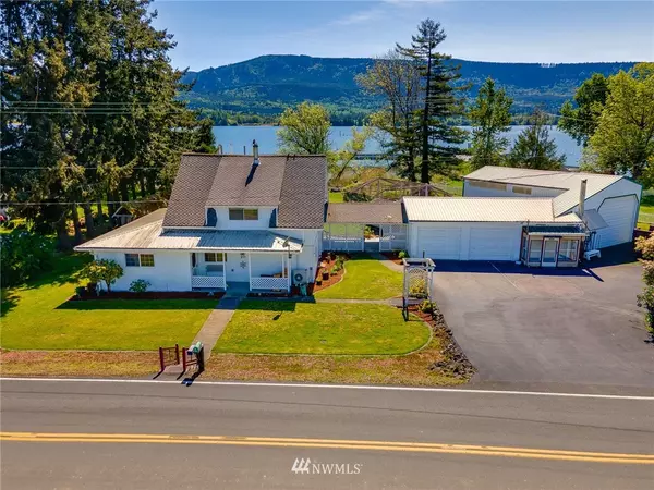 10 E Sunny Sands RD, Cathlamet, WA 98612