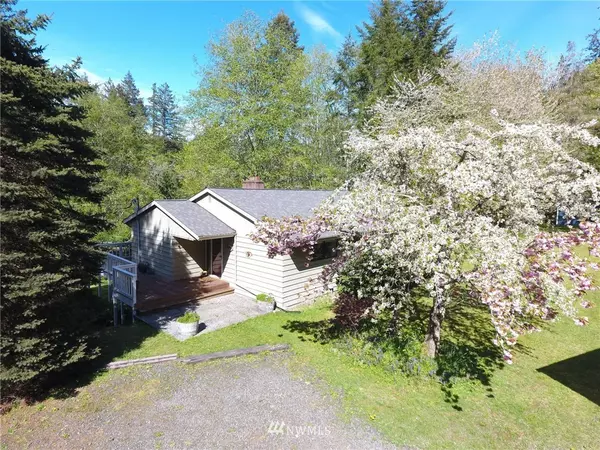 6490 NE Maxwell LN, Bainbridge Island, WA 98110