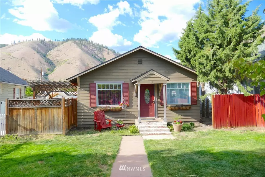 321 Cottage AVE, Cashmere, WA 98815