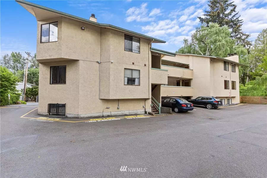 3024 NE 143rd ST #302, Seattle, WA 98125