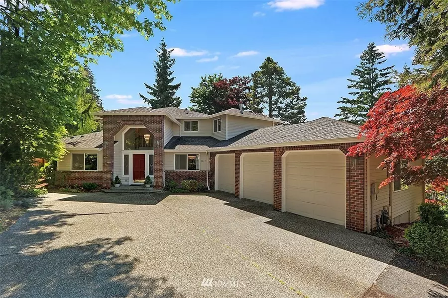 8622 Maplewood LN, Edmonds, WA 98026