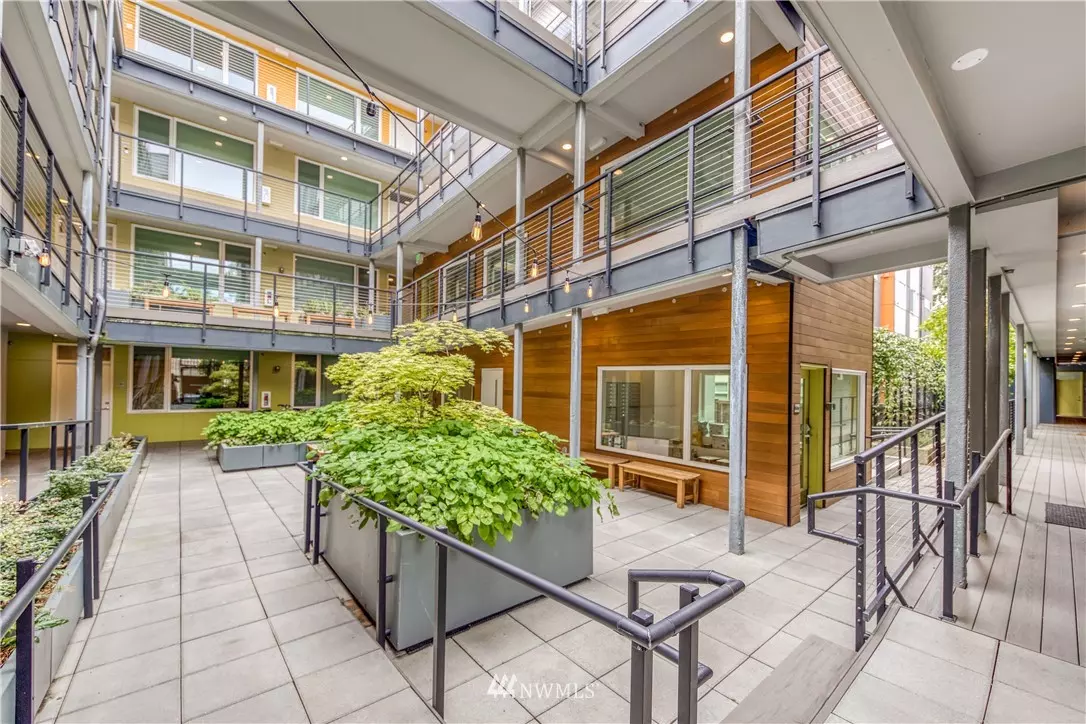 Seattle, WA 98102,121 12th AVE E #100