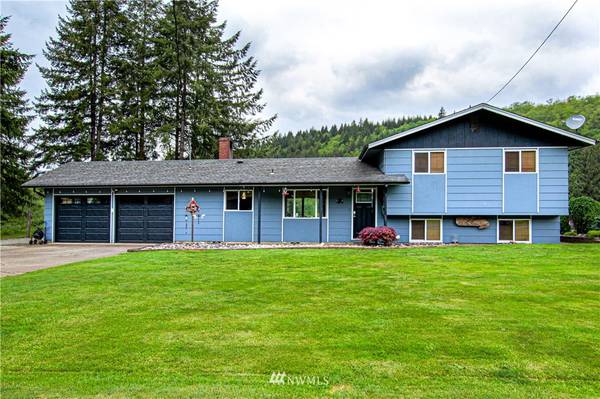 19 Crown Camp RD, Cathlamet, WA 98612