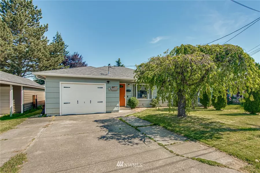 907 Elizabeth ST, Kelso, WA 98626