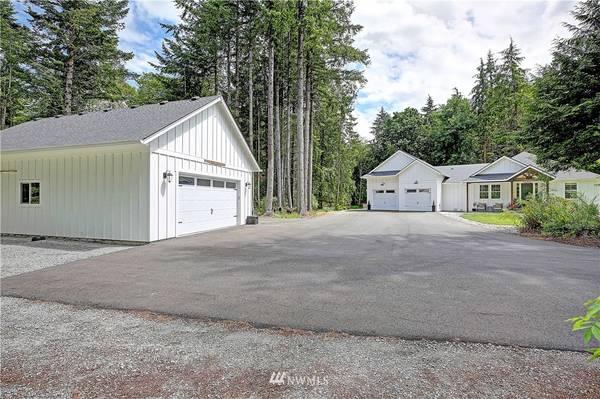 810 Halls Hill RD, Camano Island, WA 98282