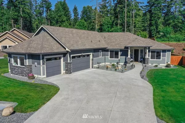 165 Mountain Crest LN, Eatonville, WA 98328