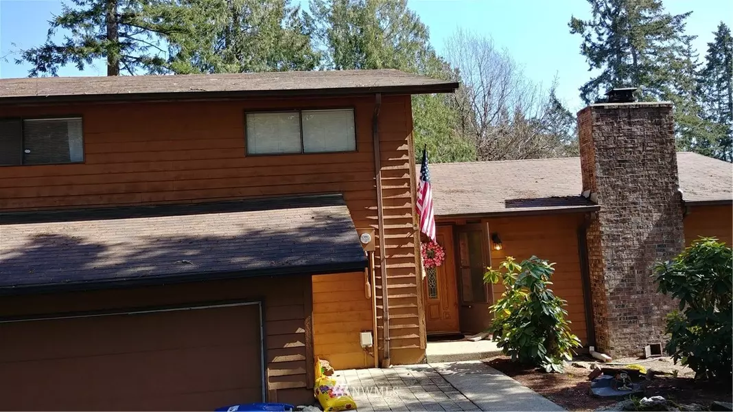 50 NE Rainier PL N, Belfair, WA 98528