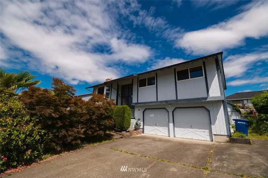 1320 S 275th PL, Des Moines, WA 98198