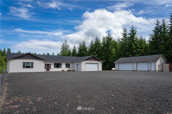 300 E McLane Cove DR, Grapeview, WA 98546