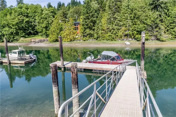 493 N Beach DR, Port Ludlow, WA 98365