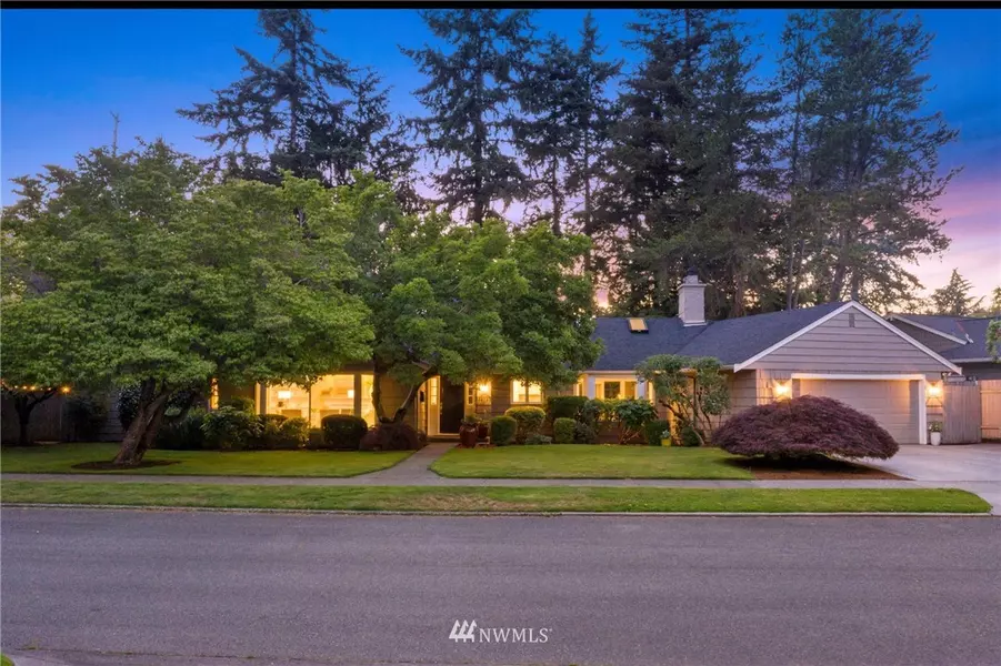 16721 Shore DR NE, Lake Forest Park, WA 98155