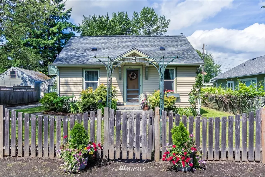 8522 9th Avenue Ct E, Tacoma, WA 98445