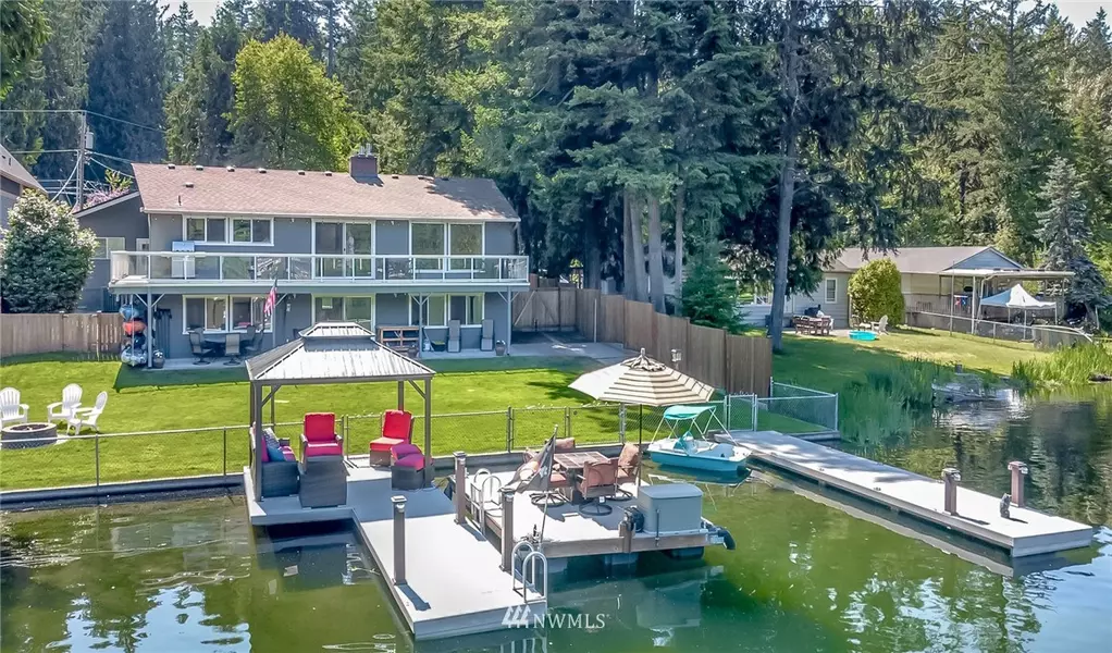 25740 W Lake Wilderness DR SE, Maple Valley, WA 98038