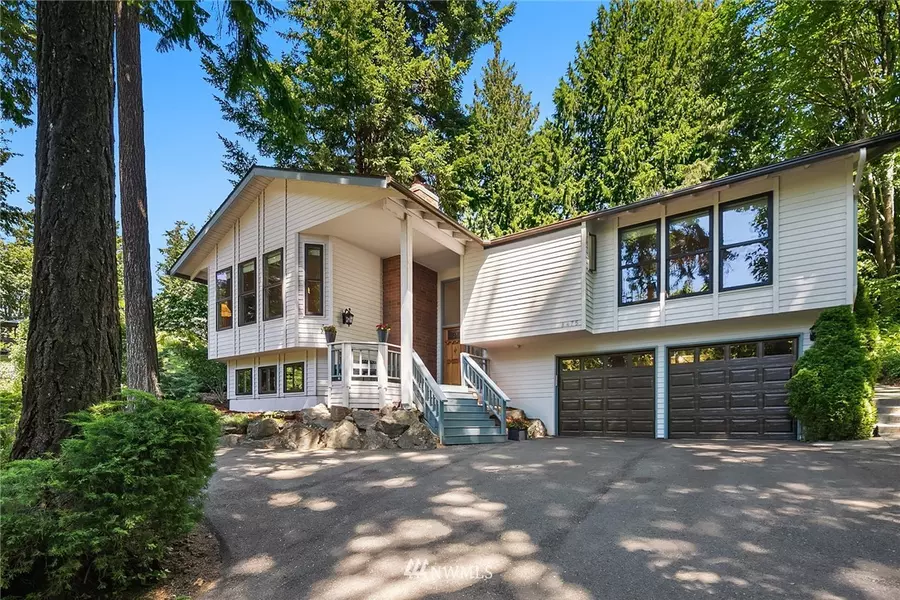 8475 SE 45th ST, Mercer Island, WA 98040