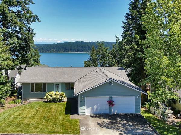 5055 Honeymoon Bay RD, Freeland, WA 98249