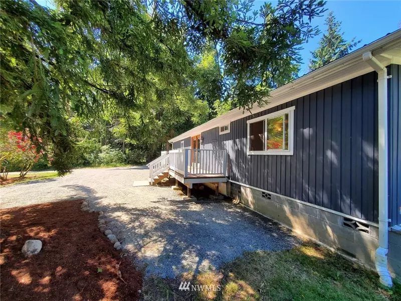 21505 President Point RD NE, Kingston, WA 98346