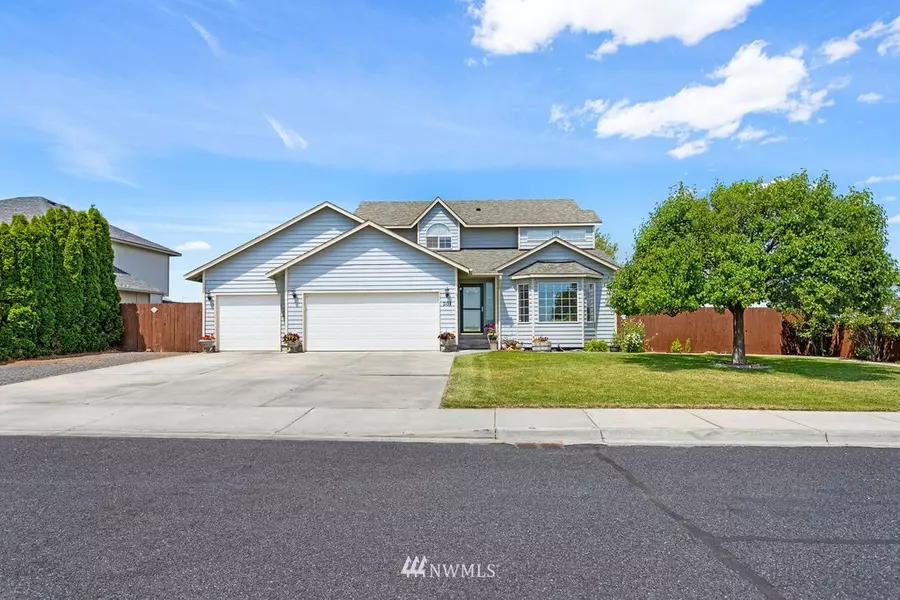 201 N Crestview DR, Moses Lake, WA 98837