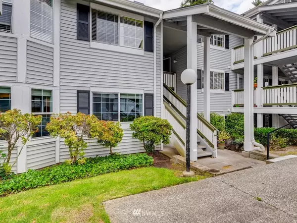 23321 Cedar WAY #J-101, Mountlake Terrace, WA 98043