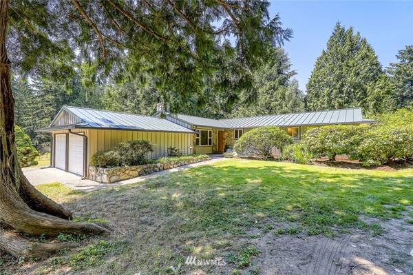 1302 Kings PL NW, Bainbridge Island, WA 98110