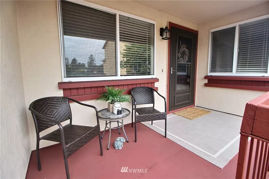 328 9th AVE SE #D-1, Puyallup, WA 98372