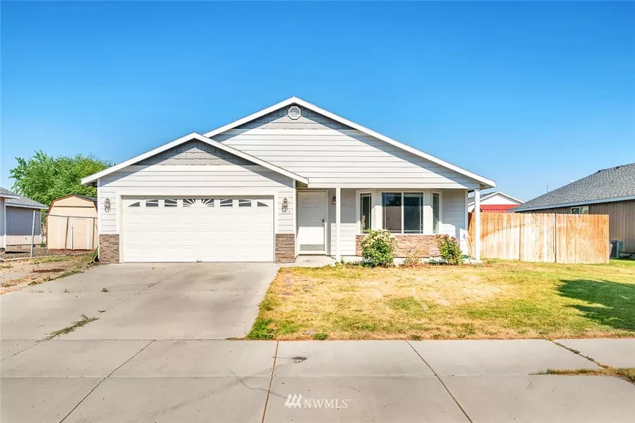 1913 Allen AVE, Moses Lake, WA 98837