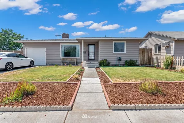 1046 W Gem AVE, Moses Lake, WA 98837