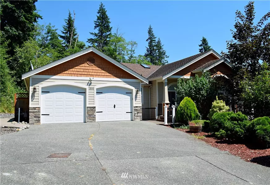 1302 Olympic LN, Mount Vernon, WA 98274