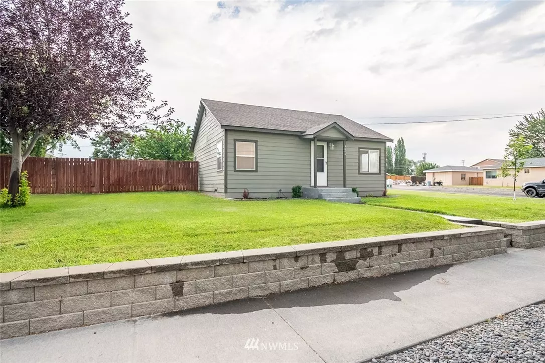 Moses Lake, WA 98837,3004 W Lakeside DR