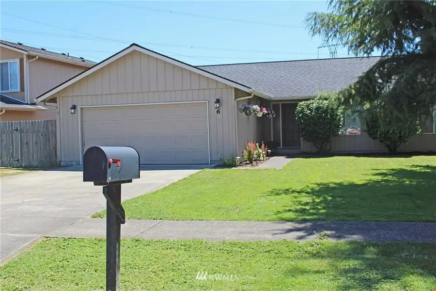 6 Swallow CT, Longview, WA 98632