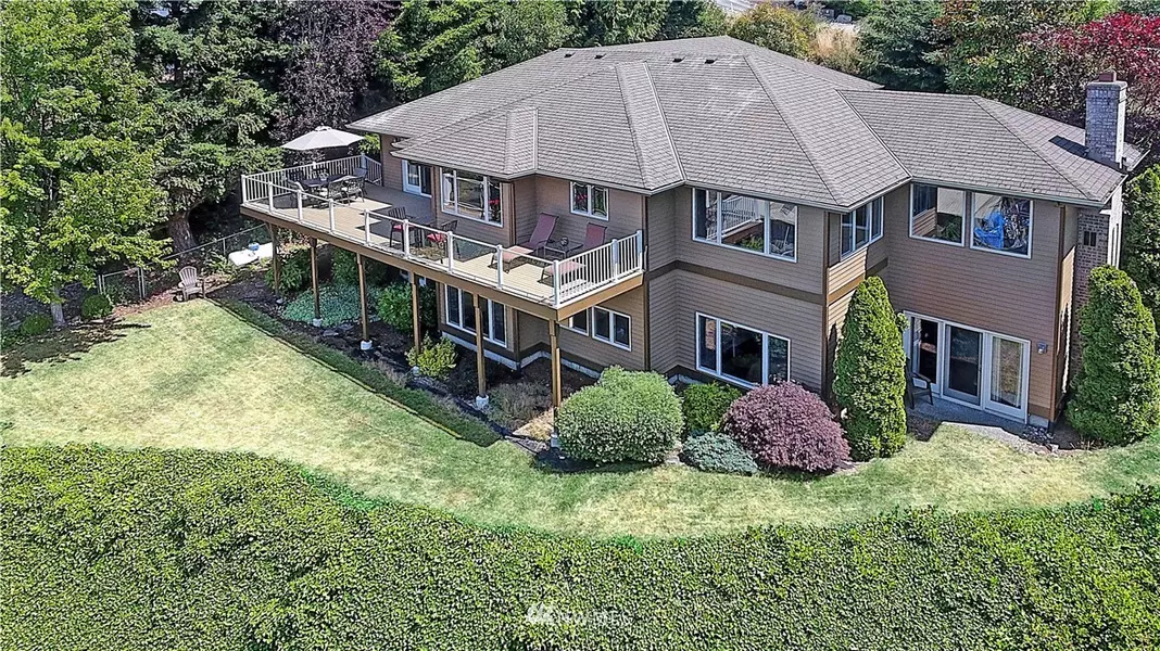 82 E North Camano DR, Camano Island, WA 98282