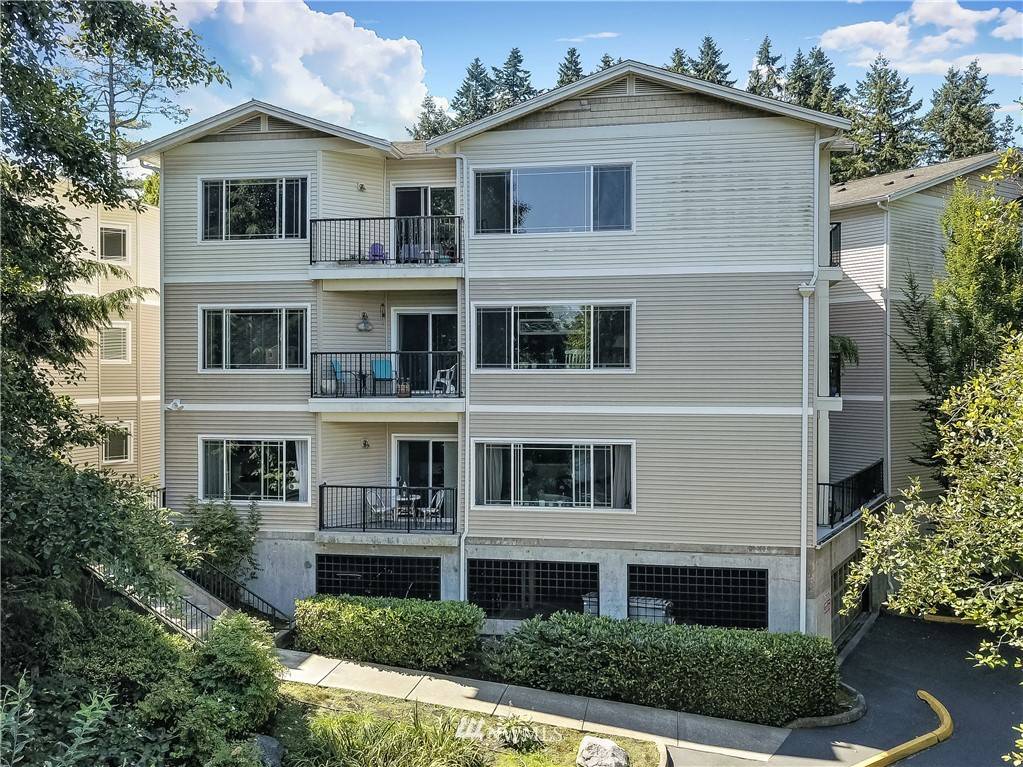 15000 Juanita DR NE #210, Kenmore, WA 98028