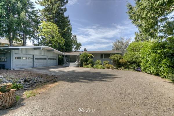 4645 Bayshore LN NW, Olympia, WA 98502