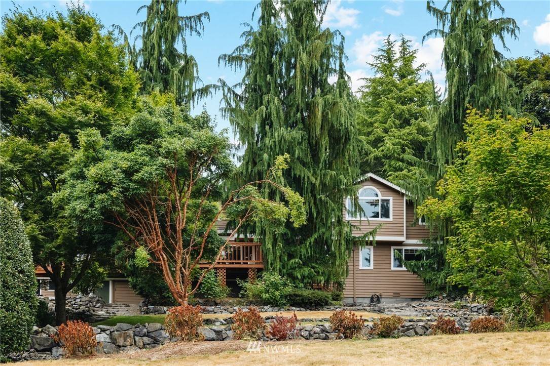 6183 NE 187th PL, Kenmore, WA 98028